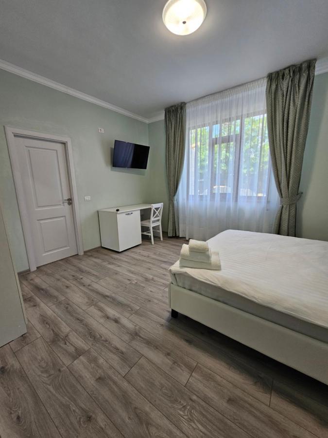 Colt De Rai Bed & Breakfast Hîrtoape Exterior photo